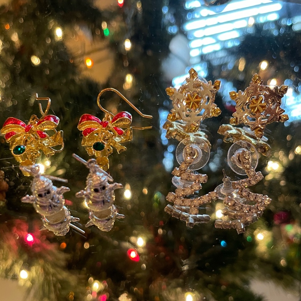 🎄 Holiday earrings